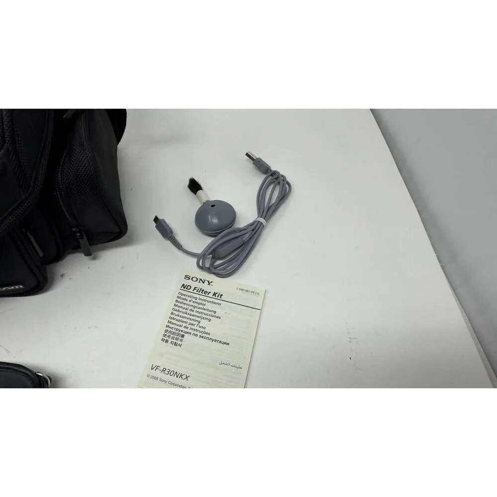 Sony Handycam DCR-SR40 Mini DV Camcorder 30 GB. With Charger, Case & Lens Filter
